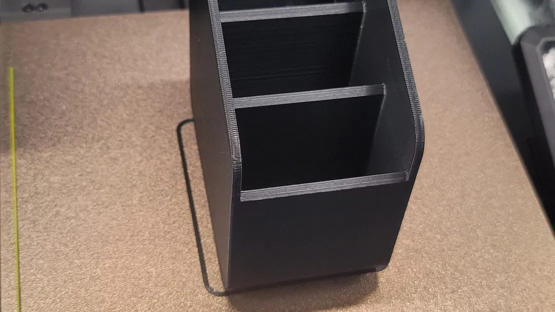 Giá đỡ điều khiển từ xa với ba ngăn lưu trữ - Image 1