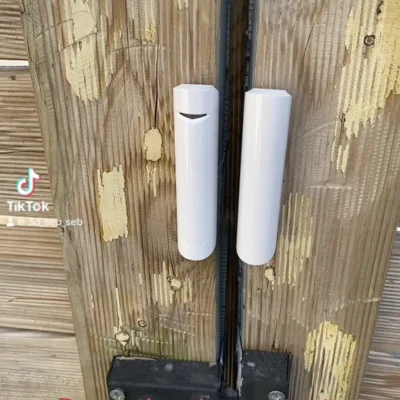 Nắp bảo vệ tiếp xúc Ajax DoorProtect ngoài trời bằng PETG