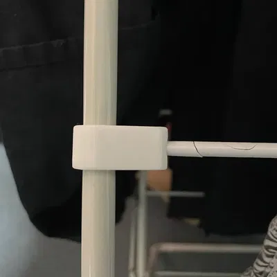 Kẹp giữ thanh phơi đồ không bị rơi ra ngoài