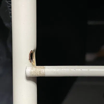 Kẹp giữ thanh phơi đồ không bị rơi ra ngoài