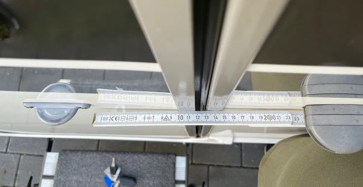 Giá đỡ cửa cho xe camper và caravan - Image 2