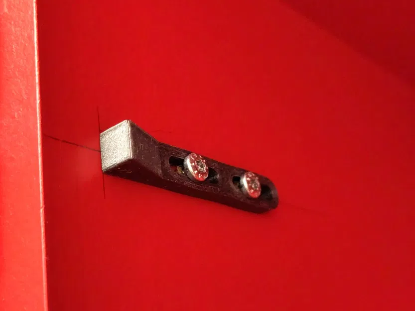 Chặn cửa tủ để giữ cửa thẳng hàng với khung - Image 1