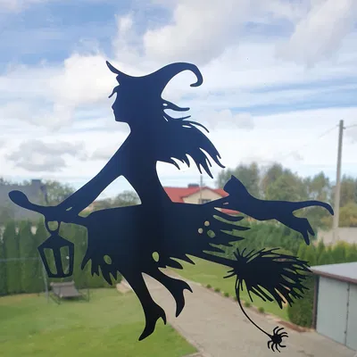 Trang trí Halloween với phù thủy xinh đẹp