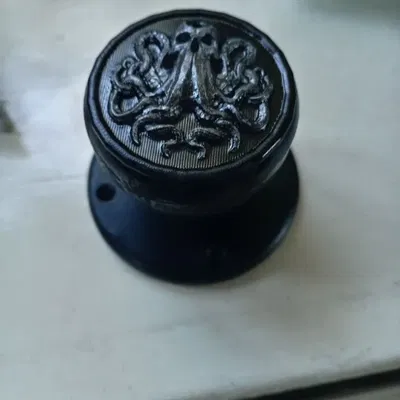 Núm cửa hình Kraken chức năng