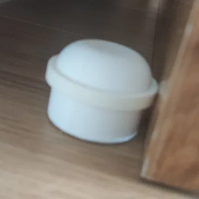 Chặn cửa đơn giản với hai chất liệu cứng và mềm