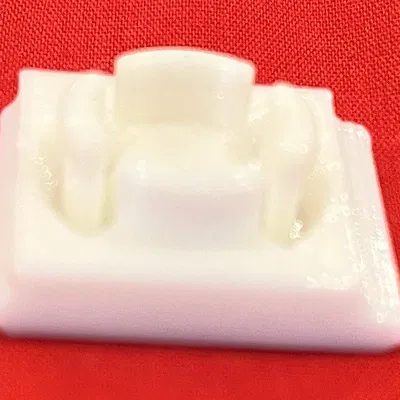 Giá đỡ treo và biển tên cho Qube 500