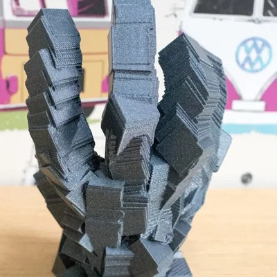 Điêu khắc Golem với hình dáng đá và tính chất hình học