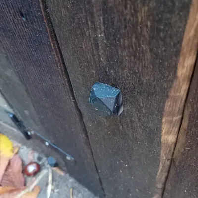 Cửa sắt cổ kiểu chốt trang trí