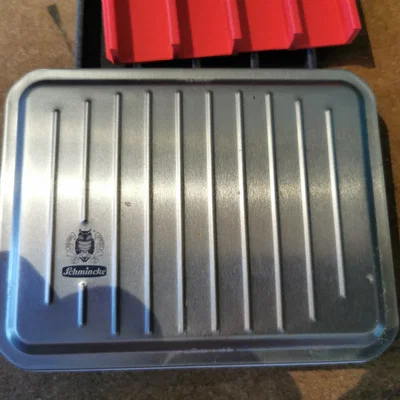 Hộp đựng màu nước Schmincke mới với 28 màu sắc