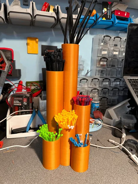 Tổ chức dây zip lớn với thiết kế ống đơn giản - Image 1