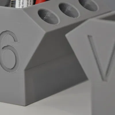 Giá đỡ bút mô phỏng động cơ V6/V8