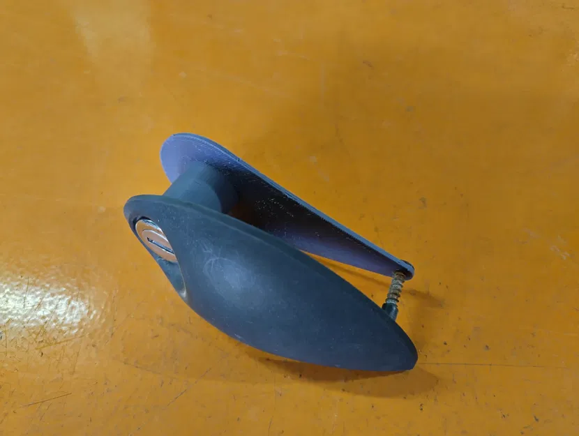 Khóa chốt cho cửa hậu xe hơi chắc chắn hơn - Image 4