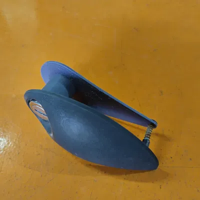 Khóa chốt cho cửa hậu xe hơi chắc chắn hơn