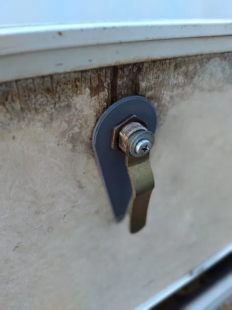 Khóa chốt cho cửa hậu xe hơi chắc chắn hơn - Image 6