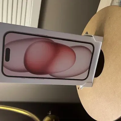 Giá đỡ treo tường cho hộp iPhone đơn giản