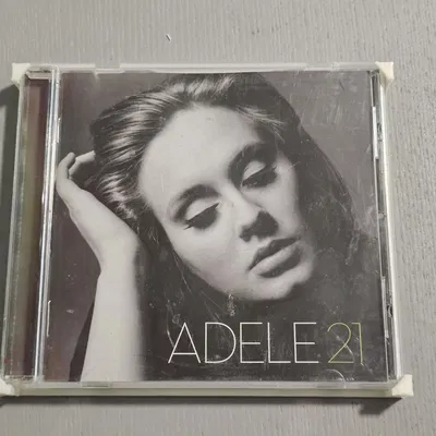 Giá treo đĩa CD trên tường bằng giá đỡ chắc chắn