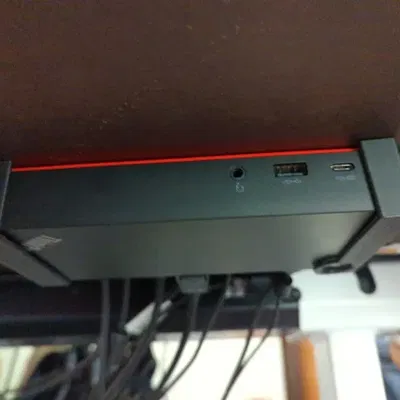 Giá đỡ gắn dưới bàn cho dock Thinkpad USB-C/thunderbolt