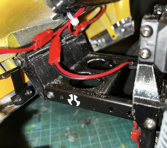 Giá đỡ thân xe 4Runner cho khung SCX10II của RC4WD - Image 2