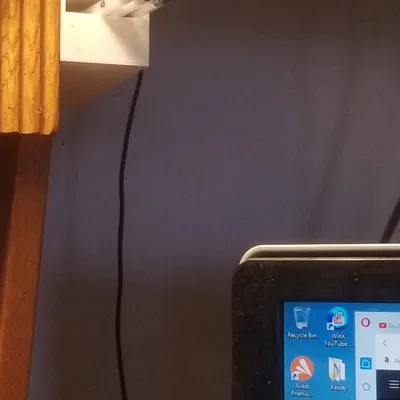 Giá đỡ bút chì gắn tường cho tủ đựng đồ