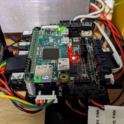 Giá đỡ bo mạch điện tử với quạt 24v làm mát