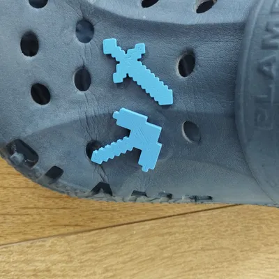 Kiếm và cuốc Minecraft Jibbitz cho giày crocs