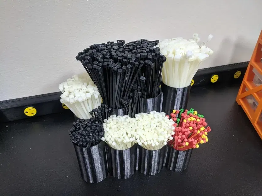 Giá đỡ nhỏ cho dây buộc zip trên bàn làm việc - Image 1