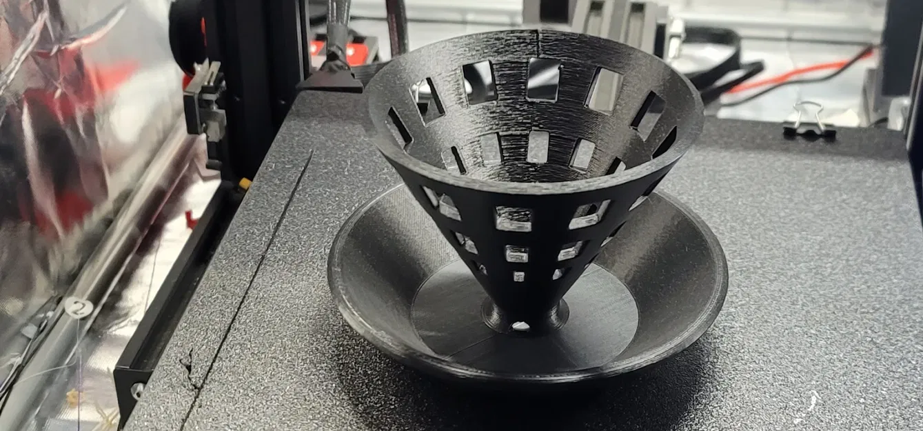 Chậu trồng cây bằng bộ lọc cà phê để bàn - Image 1