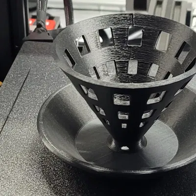 Chậu trồng cây bằng bộ lọc cà phê để bàn