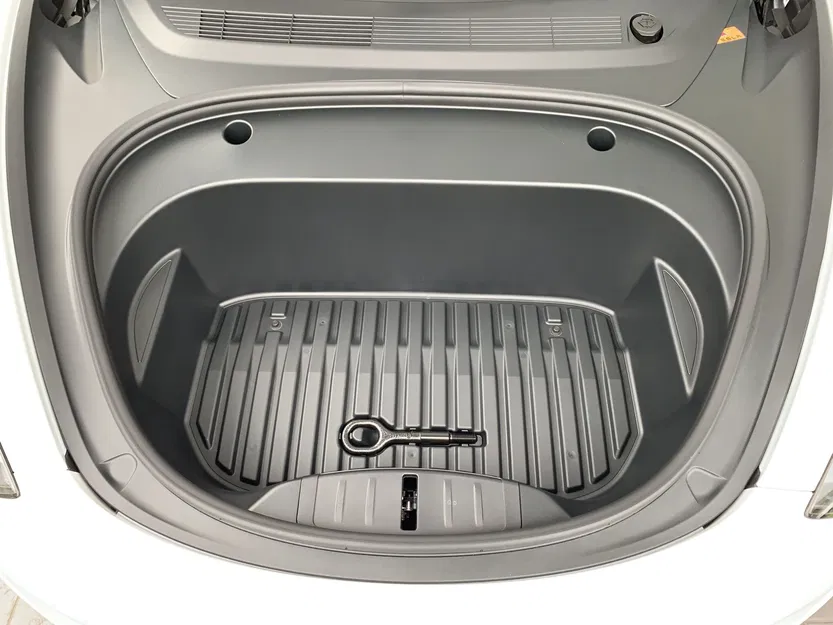 Giá đỡ an toàn cho khoang hành lý trước Tesla Model 3 2021 - Image 3