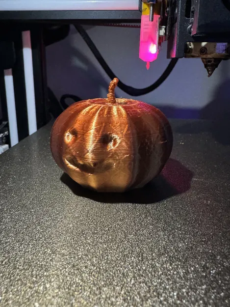 Bí ngô dễ thương với chiếc răng nanh nhỏ - Image 1