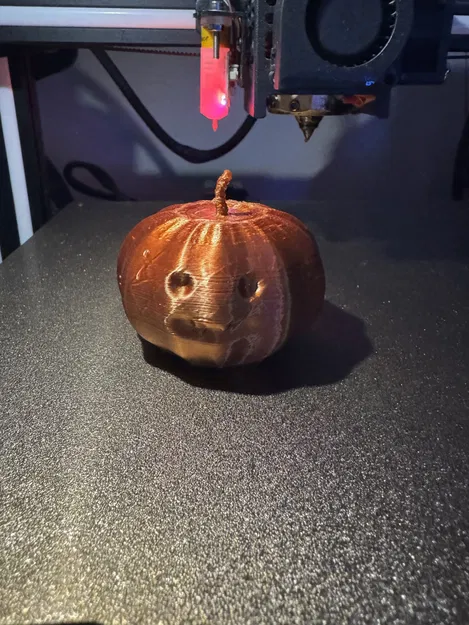 Bí ngô dễ thương với chiếc răng nanh nhỏ - Image 2