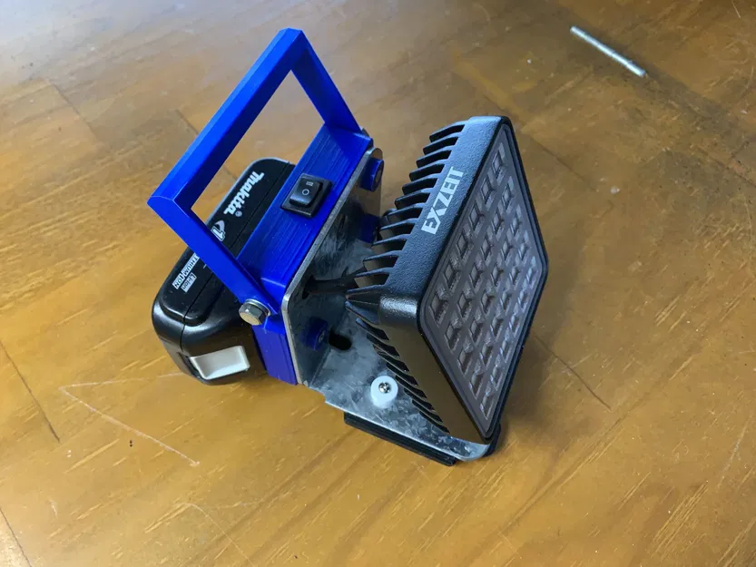 Đèn làm việc Makita 18V với thiết kế di động - Image 1