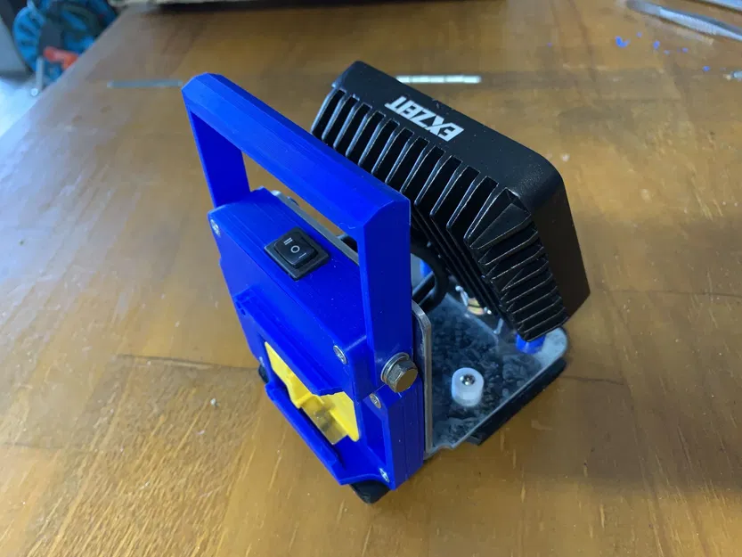 Đèn làm việc Makita 18V với thiết kế di động - Image 2