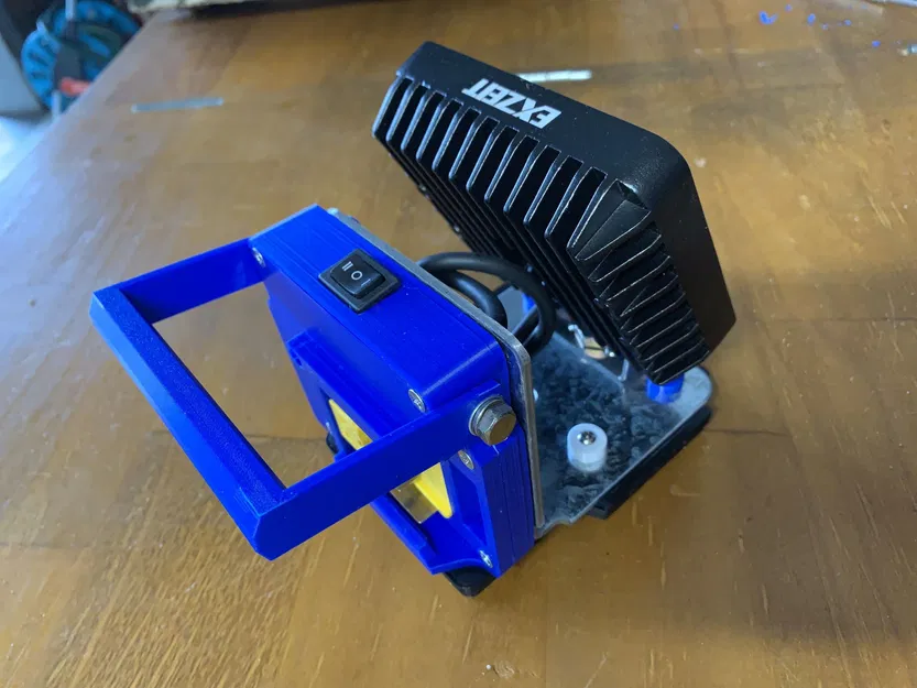 Đèn làm việc Makita 18V với thiết kế di động - Image 3