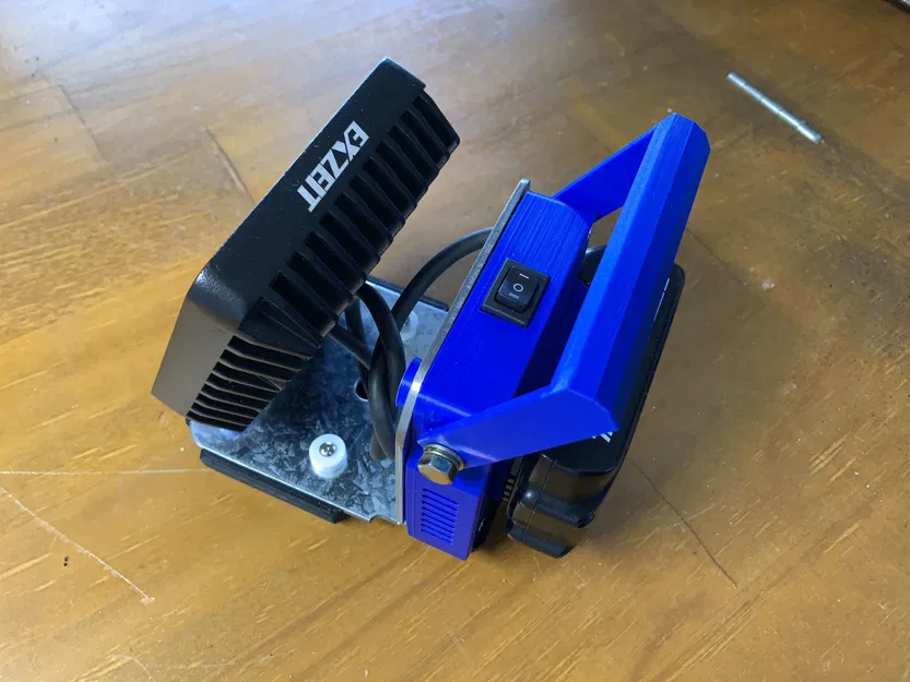 Đèn làm việc Makita 18V với thiết kế di động - Image 4