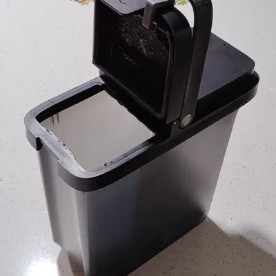 Bộ giữ nắp bình nước Roborock S8 Ultra khi đổ nước