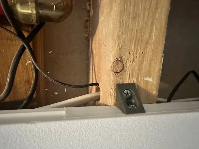 Giá đỡ góc nhỏ 16mm x 16mm x 14mm cho cửa ra vào - Image 1