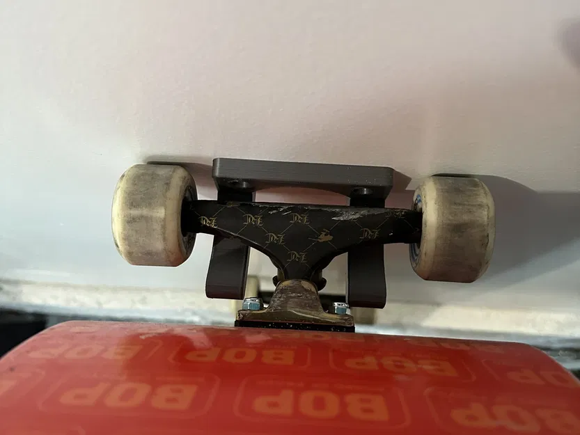 Giá treo tường cho ván trượt và xe scooter - Image 2