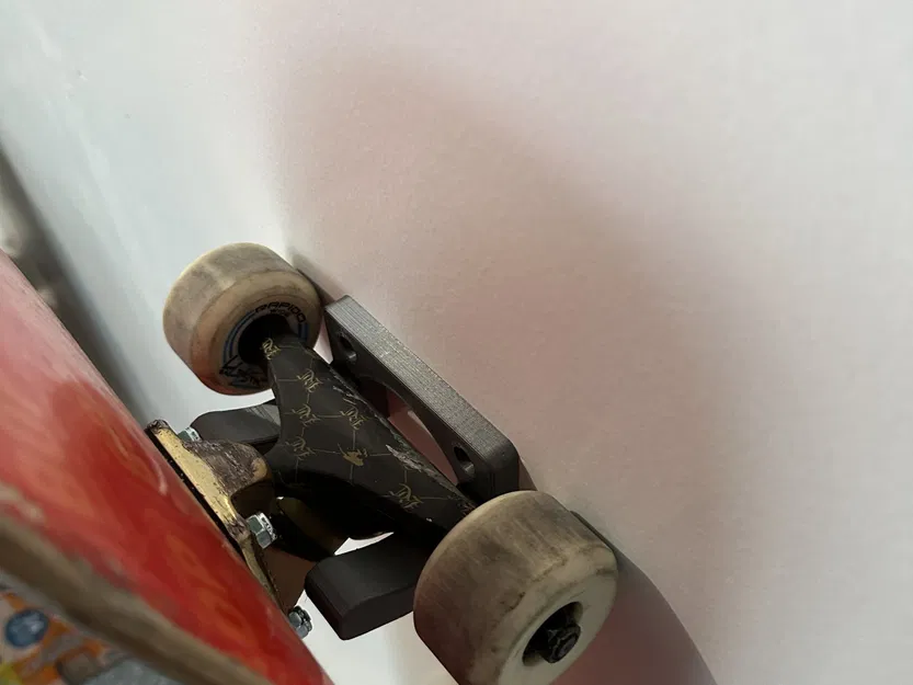 Giá treo tường cho ván trượt và xe scooter - Image 3