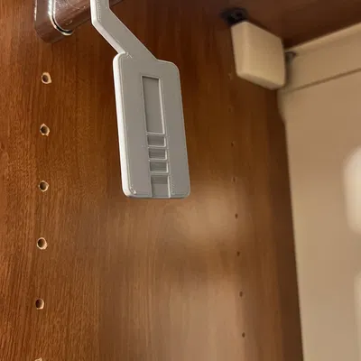 Giá treo dây đai kiểu ratchet cho tủ quần áo