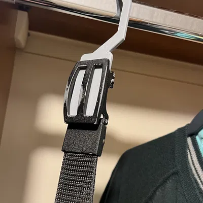 Giá treo dây đai kiểu ratchet cho tủ quần áo