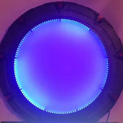 Mô hình Stargate với cơ chế quay glyphs và giá treo tường