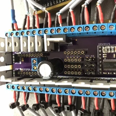 Mô hình Stargate với cơ chế quay glyphs và giá treo tường