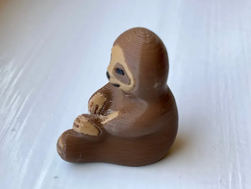 Nhân vật lười biếng dễ thương ngồi với chân co lại - Image 5