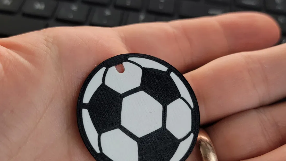 Móc chìa khóa bóng đá hai màu độc đáo - Image 2