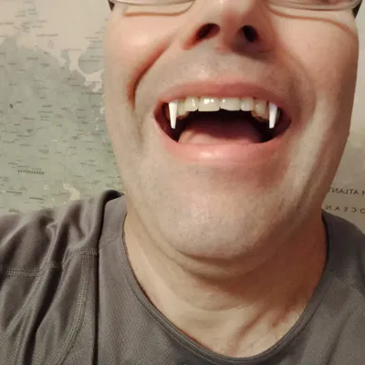 Răng ma cà rồng dùng để cắn tốt