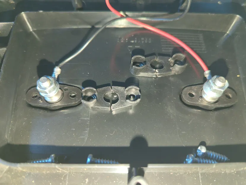 Bộ phận lắp pin docking Yardforce thay thế chắc chắn hơn - Image 2