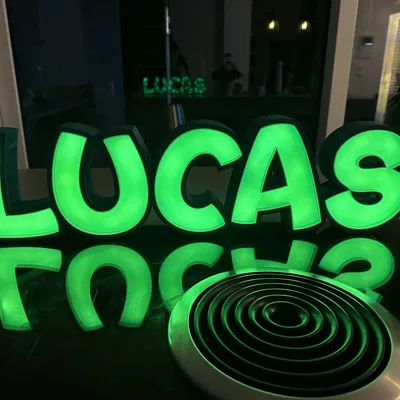 Đèn LED tên "LUCAS" có thể in được