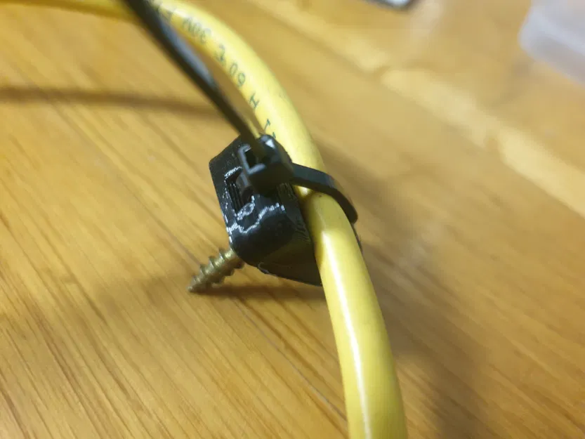 Giá đỡ cáp sử dụng ốc vít đơn và dây buộc cáp - Image 1