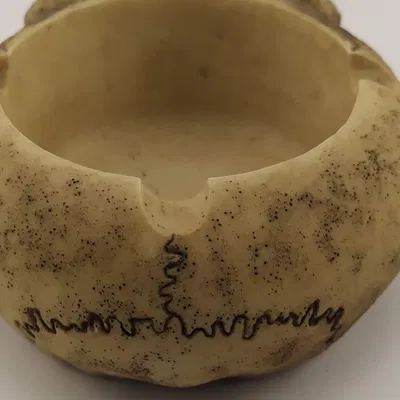 Gạt tàn thuốc lá hình đầu lâu nghệ thuật